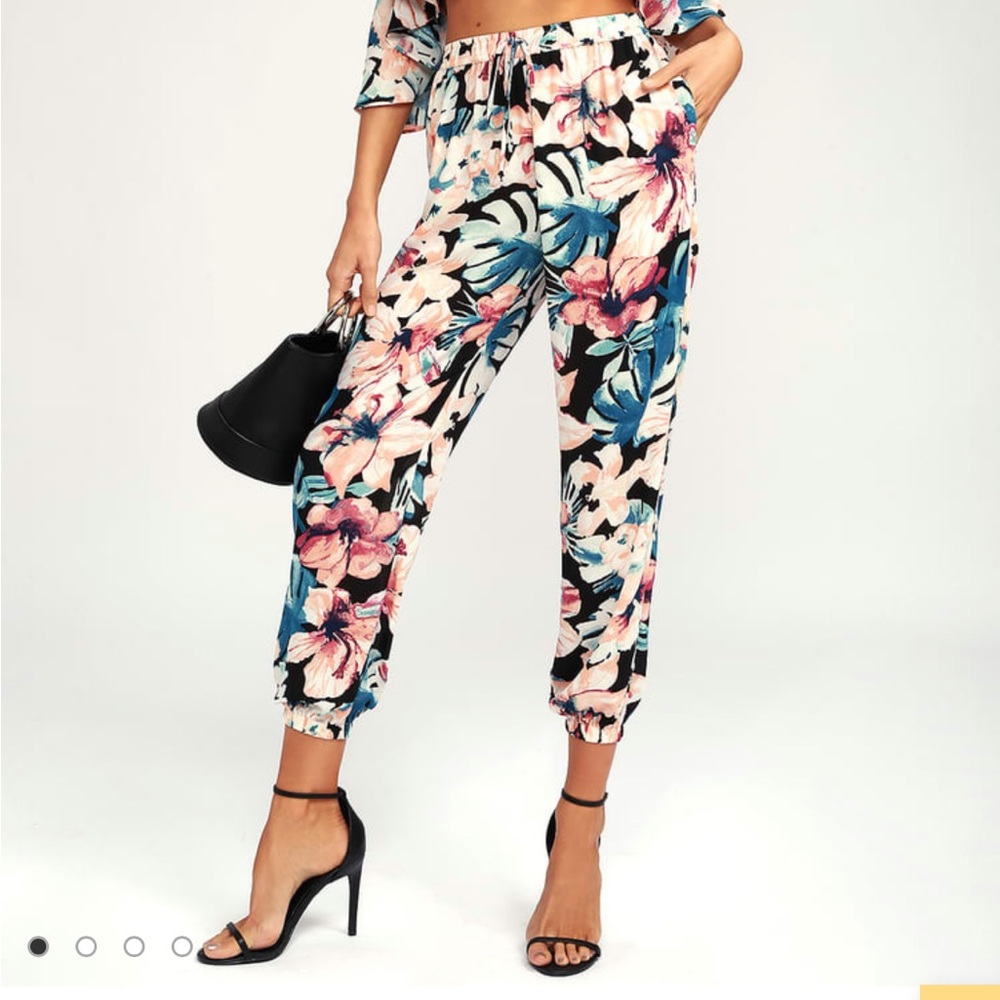 Lulu’s cropped tropical pants